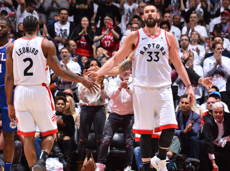 漠南朱雀队鏖战胶东战狼队，排球小组赛小胜，替补奇兵立功。高压逼抢成功的简单介绍