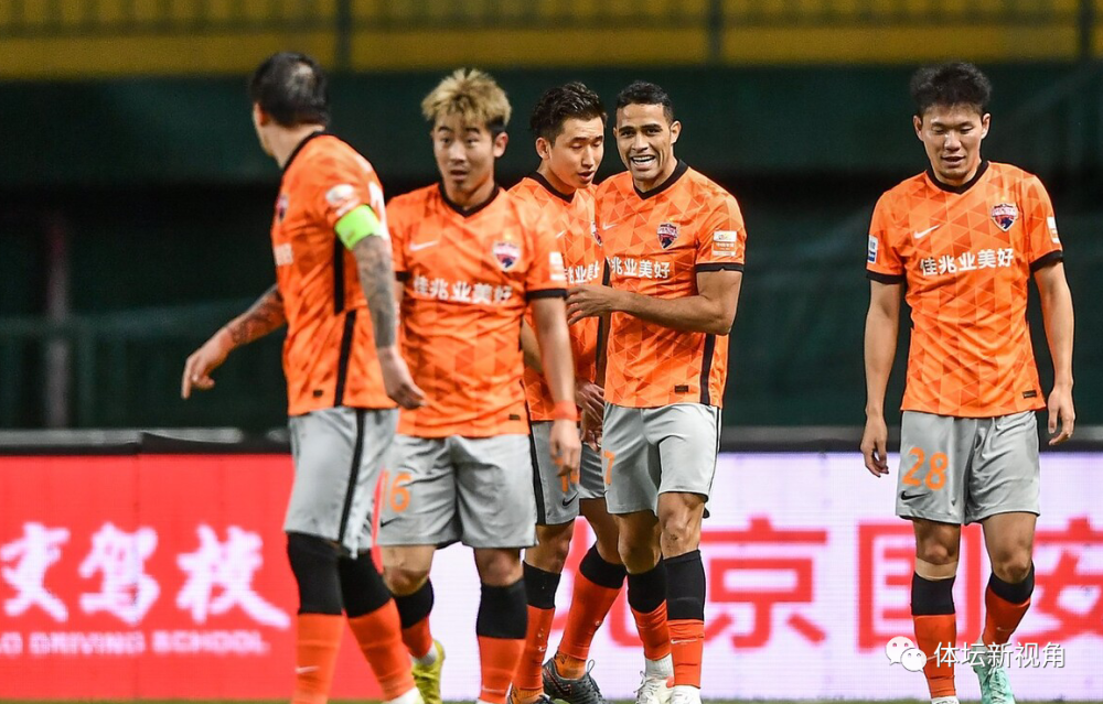 田径赛场再起风云：江畔赤兔队读秒绝平陇右火箭队，新援首秀制胜赛后更衣室沸腾(田径抢跑规则)