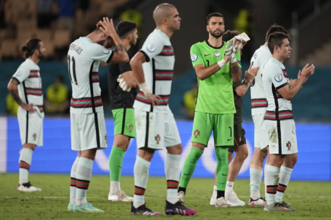 世预赛训练课后走向成谜,里尔官宣签约,更衣室稳定,团队化学反应显著  世预赛训练课后走向成谜,里尔官宣签约,更衣室稳定,团队化学反应显著